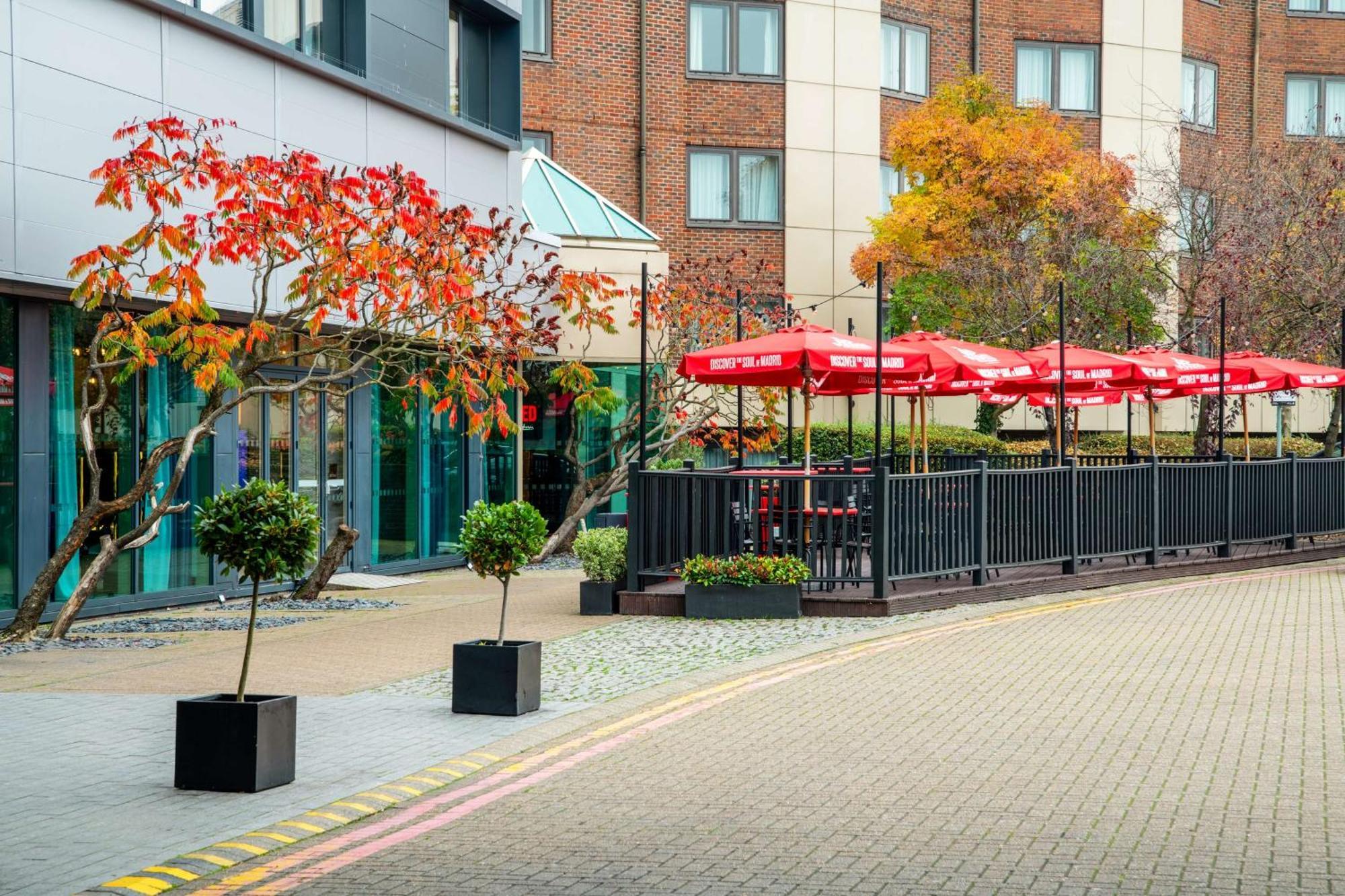 Готель Radisson Red London Heathrow Harmondsworth Екстер'єр фото